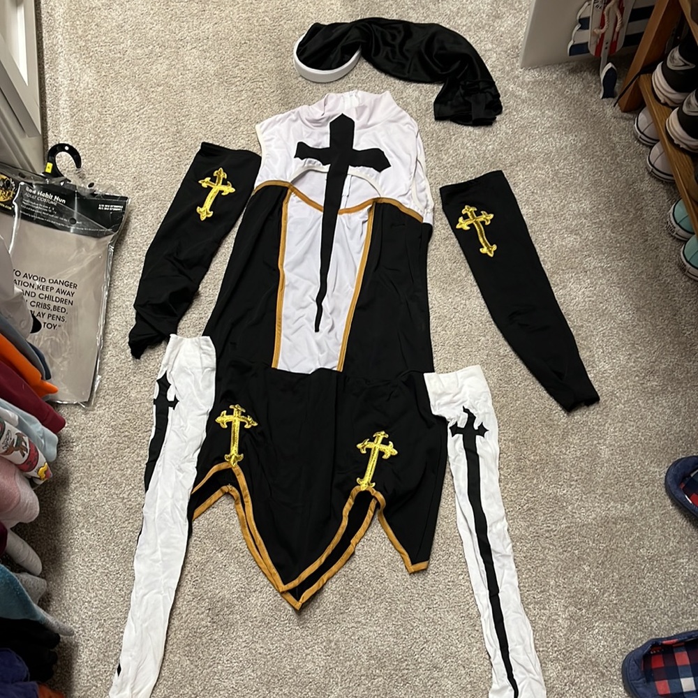 Spirit Women’s Black and White Nun Costume - Sexy Novelty - Picture 2 of 3